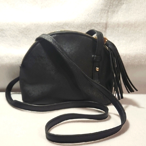 CHARLOT RUSSE Handbags - CHARLOTT RUSSE Sleek Black Crossbody Bag with Tassel